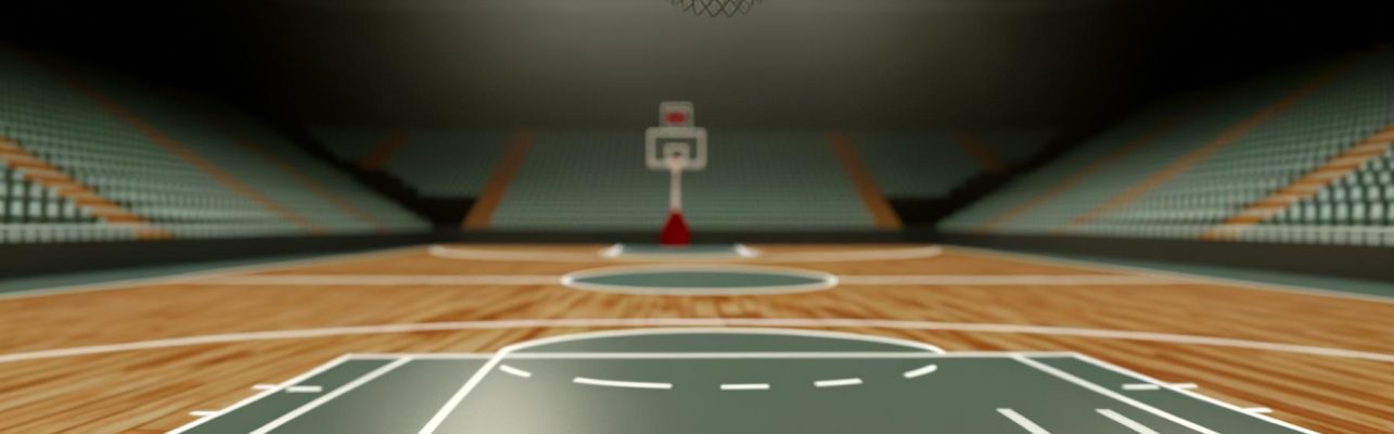 Photo d'un terrain de basket vide avec ballon et lumière naturelle suggérant matin ou après-midi.